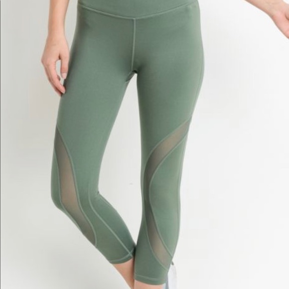 Mono B Pants - Mono B Athletic Capri ❗️2 Left: M | L ❗️